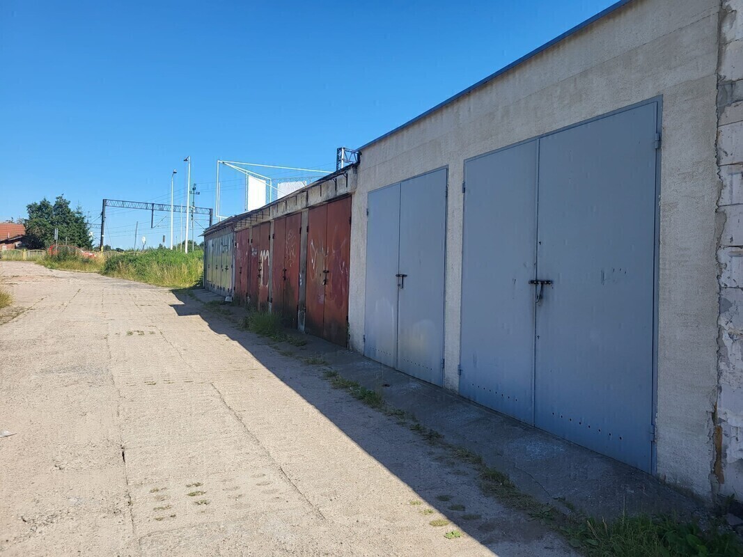 Elbląg AS NIERUCHOMOŚCI POLECAREZERWACJAPOMIESZCZENIE GARAŻOWEElbląg, ul. Piaskowa* 38 mkw - 800zł*