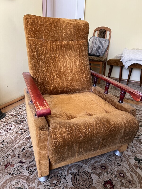 Elbląg Sprzedam 4 krzesła tapicerowane za wszystkie 50zł, 2 fotele 50zł za wszystkie, wersalka 50zł, meblościanka PRL