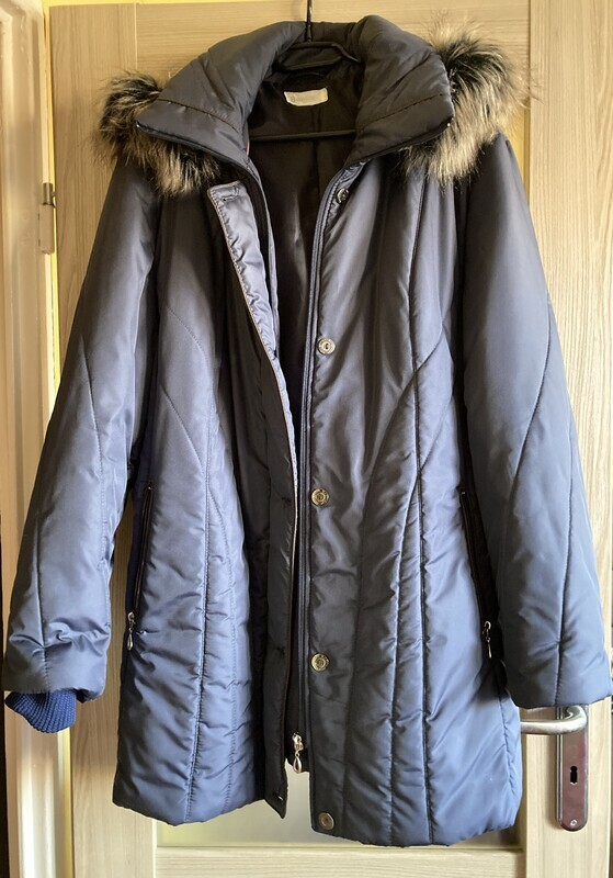 Elbląg Kurtka damska zimowa rozm.46
Kurtka przedłużana w kolorze ciemnego granatu (zdjęcie tego nie oddaje), rozm.46