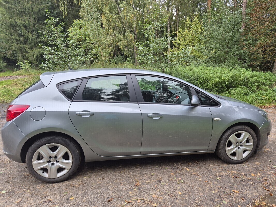 Elbląg Opel Astra J 1,6 benzyna, 2013,pierwszy właściciel, serwisowany, tempomat, czujniki parkowania, bezwypadkowy.