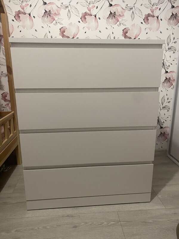 Elbląg Sprzedam komodę z Ikei w stanie idealnym