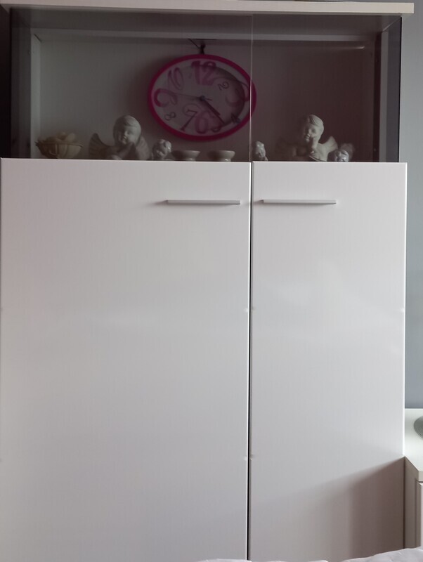 Elbląg zestaw składający się z 4 elementów. biała okleina, połysk  sprzedam. 
1.szafka rtv-   35cm /wys /, długość