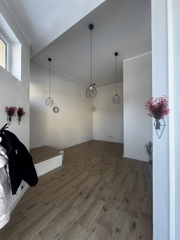 Elbląg 🌟 Wyjątkowa okazja &ndash; Wynajmij przestronną połowę salonu w samym centrum miasta! 🌟Idealne