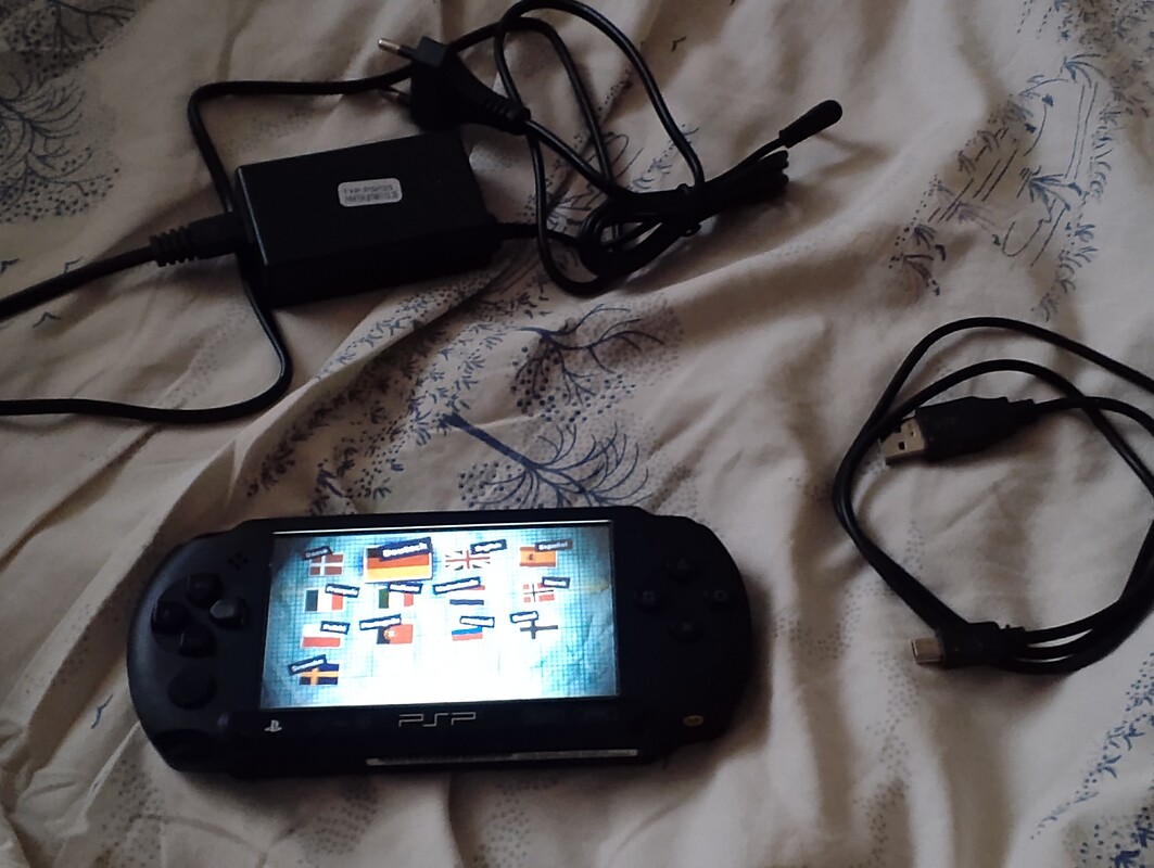 Elbląg Sprzedam zadbaną konsolę przenośną PSP E1004 street+ karta pamięci 4 GB+ gra little big planet platformowka.