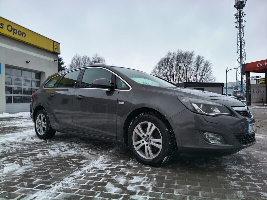 Elbląg Sprzedam Opla Astrę Sport Tourer z dynamicznym i oszczędnym silnikiem 2.0 CDTI o mocy 160 KM. Auto w bardzo