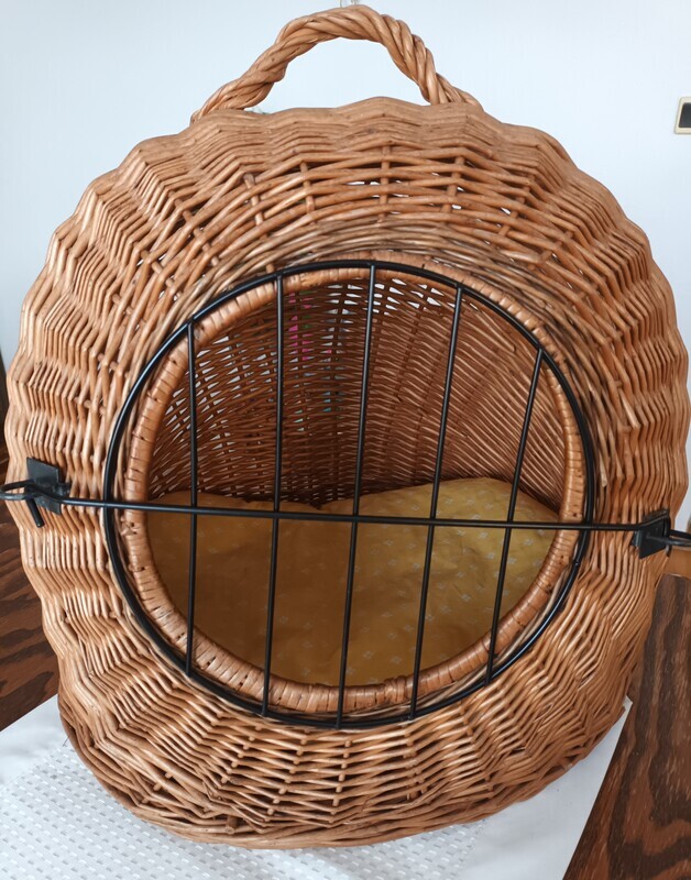 Elbląg Sprzedam transporter-domek wiklinowy dla kota.