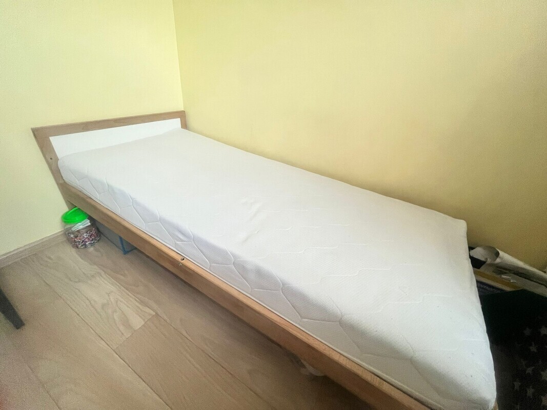 Elbląg Sprzedam łóżko dziecięce wraz z materacem wysokiej jakości (na sprężynach kieszeniowych). Odbiór osobisty w