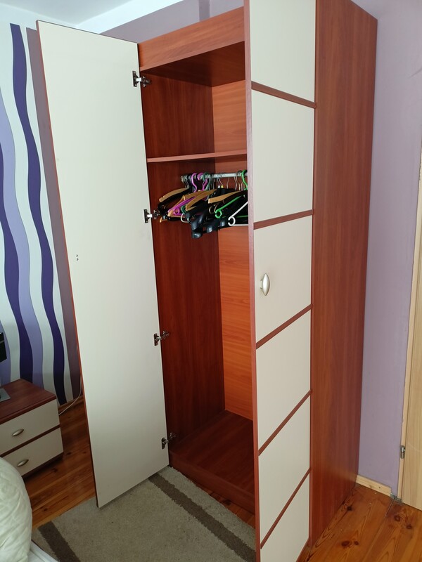 Elbląg Sprzedam w bardzo dobrym stanie meble do sypialni i tylko w całości. W zestawie znajduje się:
- Łoże