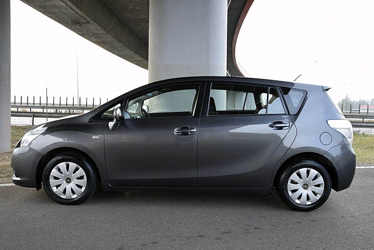 Elbląg Toyota Verso 1.8 benzyna, 2011 rok - 7 osobowa, bardzo ładna. Auto w wersji 7 osobowa, czyste i zadbane bez