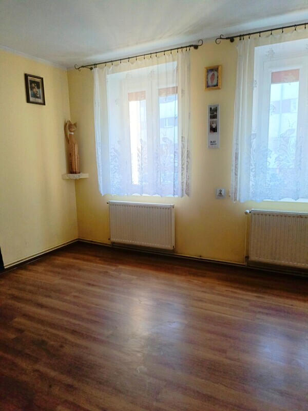 Elbląg Bezpośrednio sprzedam mieszkanie własnościowe 74 m. Czyste, zadbane. Centrum miasta. Cicha kamienica i okolica.