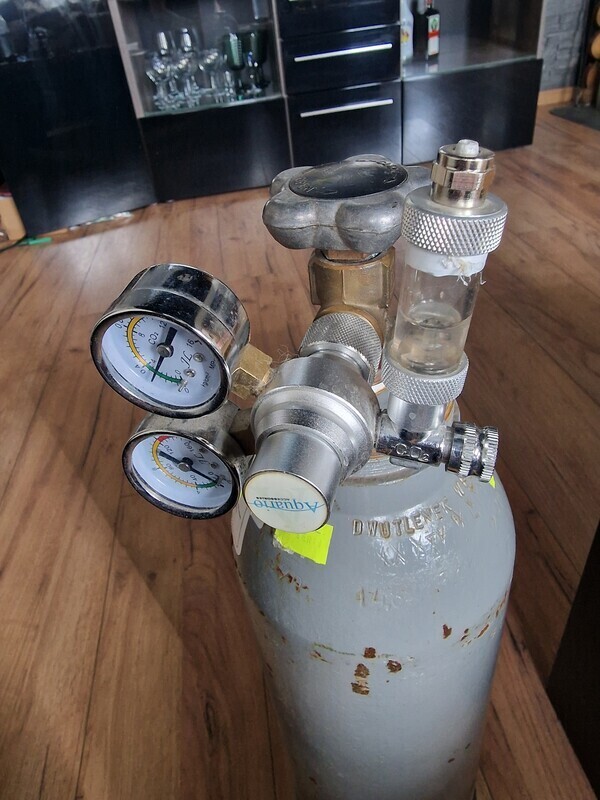 Elbląg Sprzedam kompletny zestaw Co2 do akwarium, butla 3l.