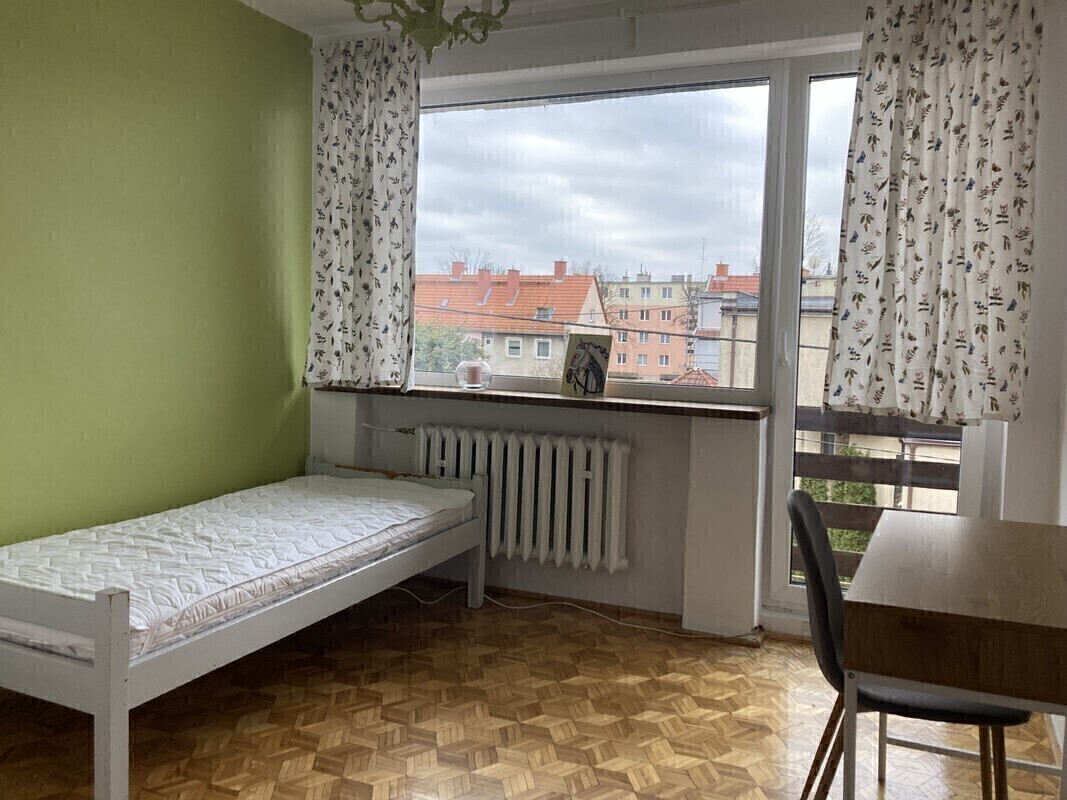 Elbląg Wynajmę umeblowany pokój z balkonem w domu jednorodzinnym, do dyspozycji kuchnia, dwie łazienki,