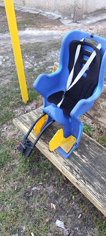 Elbląg Fotelik na rower stan dobry, brak pasków na nogi spełnia swoje funkcje możliwy odbiór w Elblągu