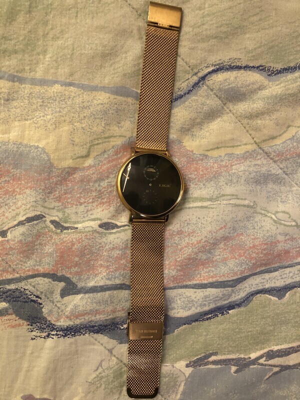 Elbląg Uszkodzony zegarek na rekę marki Lige. Zegarek ładny w kolorze złotym na bransoletce. Sprzedaję jako uskodzony,