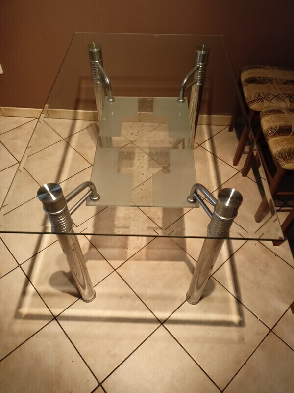 Elbląg Sprzedam stół kuchenny szklany o wymiarach blatu 110/70 wys. 75.