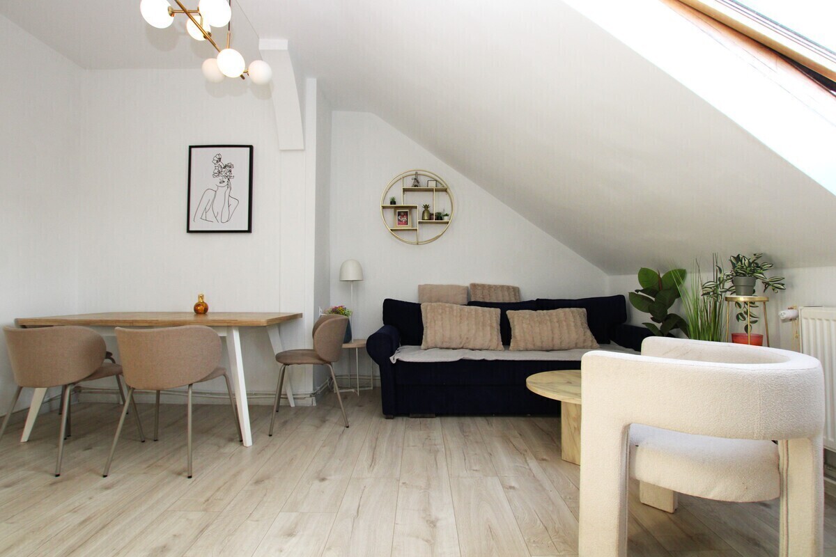 Elbląg NIERUCHOMOŚCI ANNA KRASZEWSKA Mieszkanie 5-pokojowe z ogródkiem przy budynku ul. Niska NOWA