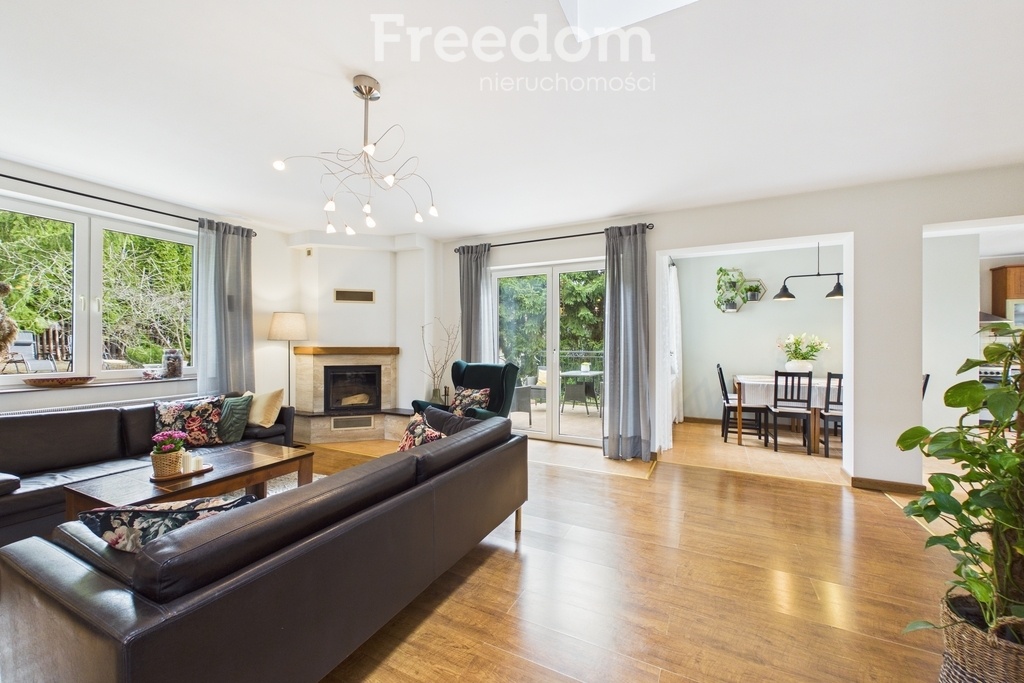 Elbląg FREEDOM NIERUCHOMOŚCISprzedam dom - Elbląg.&nbsp;Z przyjemnością prezentuję ofertę sprzedaży bardzo