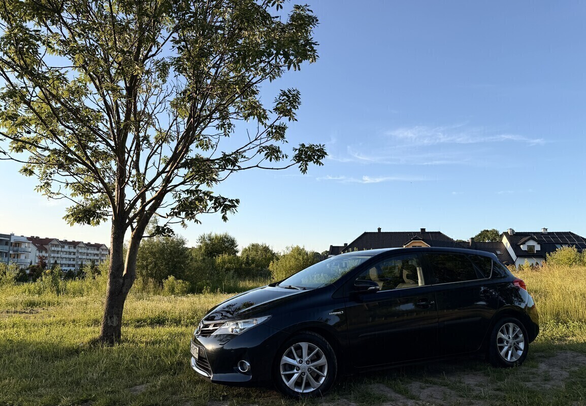 Elbląg Toyota Auris II - 1.8 Hybrid Hatchback - 136KMNajwyższa wersja wyposażenia - PrestigePrzebieg: 129tys