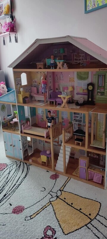 Elbląg Domek dla lalek dużyWymiary&nbsp; 130,51 x 32,99 x 129,49 cm, dużo mebeli oryginalnych w zestawie. na terenie
