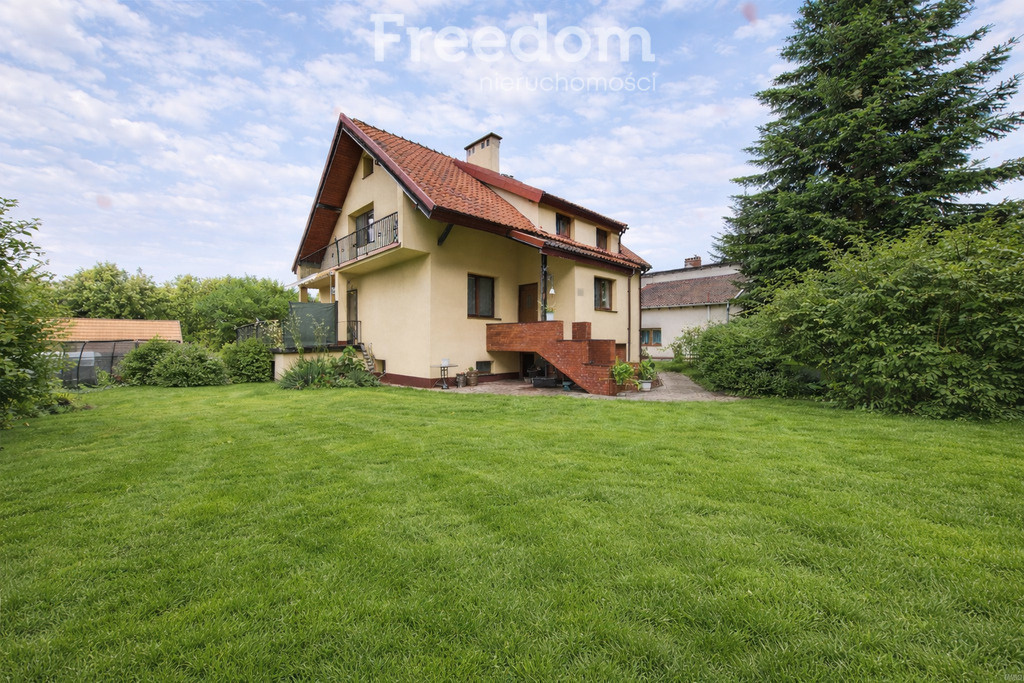 Elbląg FREEDOM NIERUCHOMOŚCISprzedam dom - Frombork, Elbląska. LokalizacjaDom usytuowany jest w cichej, spokojnej