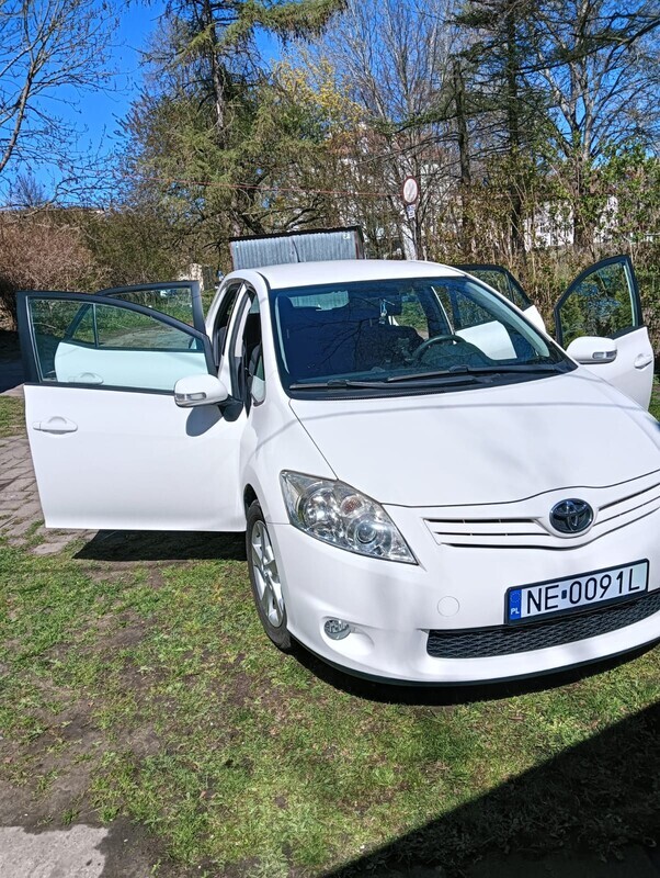 Elbląg Sprzedam Toyotę Auris. Pojazd bogato wyposażony:
-czujniki parkowania tył
-kamera cofania
-elektryczne lusterka