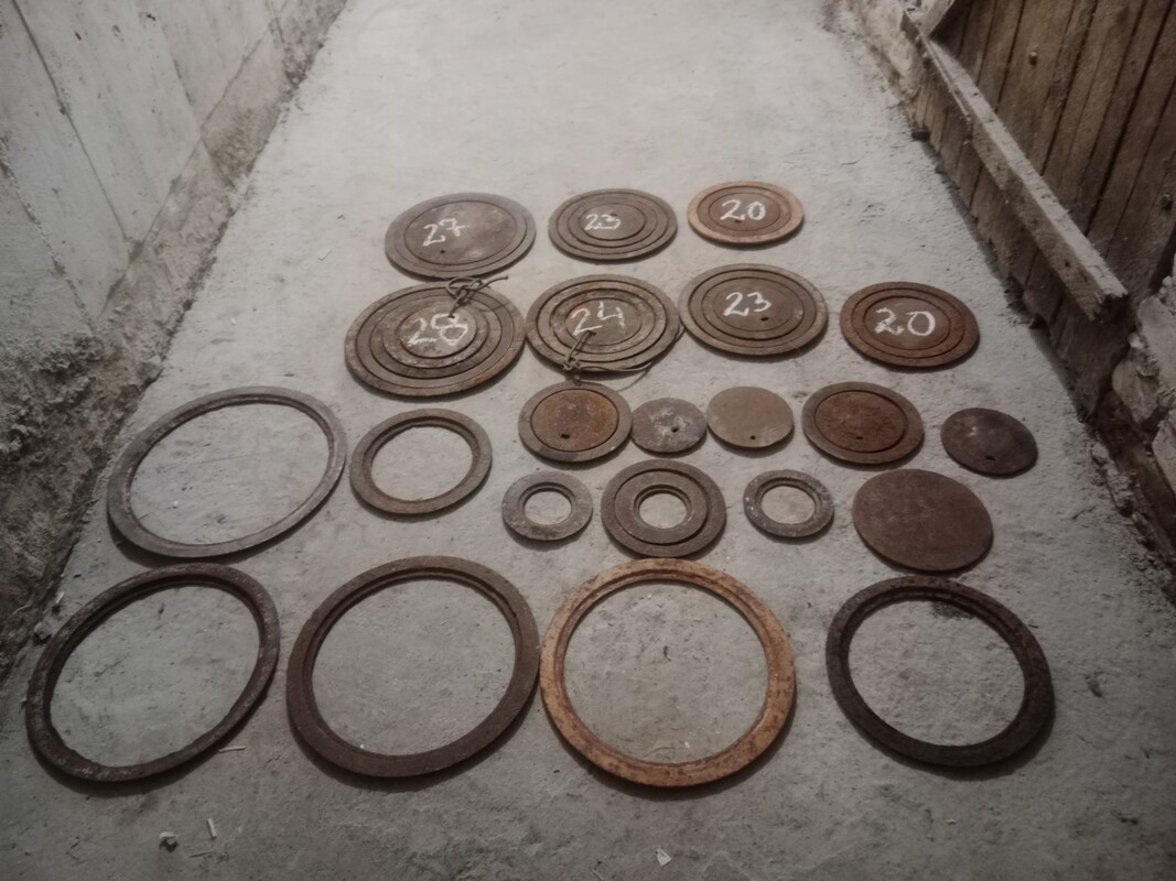 Elbląg Fajerki:
1 - 27 cm, 
2 - 23 cm, 
3 - 20 cm, 
4 - 28 cm, 
5  - 24 cm, 
6 - 23 cm, 
7 - 20 cm, 
8 - 2 x 16 cm.