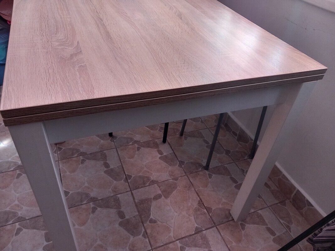 Elbląg Sprzedam stol rozkładany 80 /80  po rozłożeniu  1,60  wys 78cm. blat koloru sonoma, nogi biale
