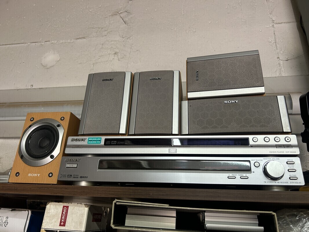 Elbląg Witam sprzedam kino domowe firmy Sony  w zestawie jest  amplituner DVD 5 szt głośników i sobofer sprzęt mało