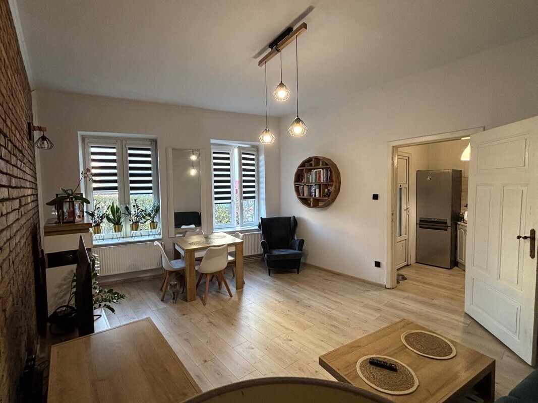 Elbląg Sprzedam mieszkanie 3 pokojowe 74 m2 na parterze w kamienicy.