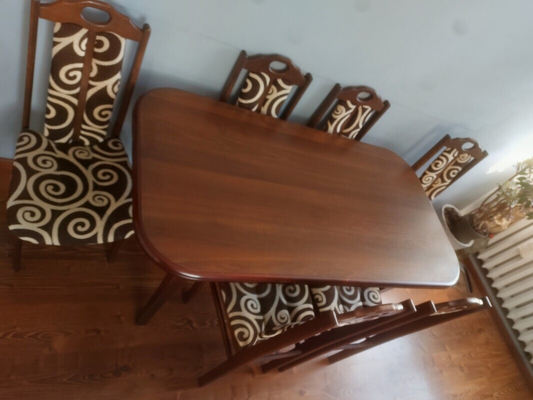Elbląg Sprzedam
Drewniany stół + 6 krzeseł
Stół ma wymiary 150x80
Po rozłożeniu 200x80
Solidna konstrukcja zapewni
