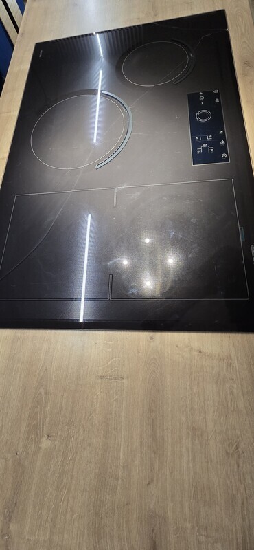 Elbląg Płyta indukcyjna SAMSUNG indukcja, wymiar 82cm/52cm. Płyta pęknięta, działają da pola(lewe). Wymiana szkła w