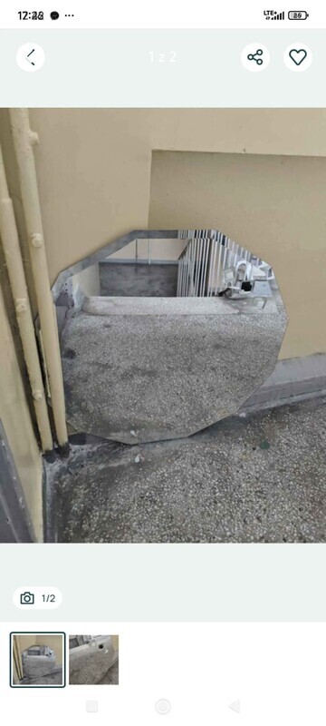 Elbląg Lustro wymiary Ok. 80x80
Duże, 12kątne lustro fazowane z ozdobnymi 3 kwadratami 
Z tyłu są uchwyty do powieszenia