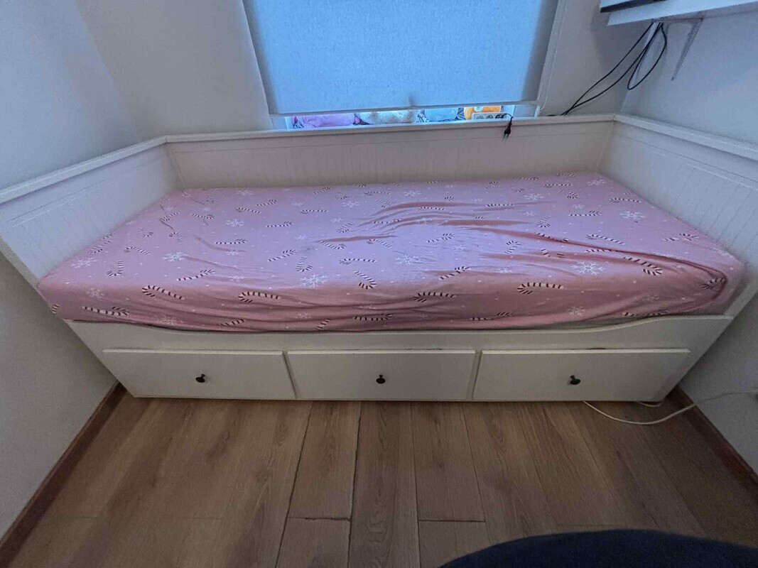 Elbląg Sprzedam łóżko IKEA HEMNES w kolorze białym. 
Model z 3 szufladami + 2 materace 
Wymiary 80x200 cm (po