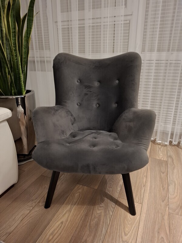 Elbląg Sprzedam fotel uszak.
FOTEL FLORI SZARY USZAK Z PIKOWANEGO WELURU NA CZARNEJ NODZE Z DREWNA.
Stan bardzo dobry.