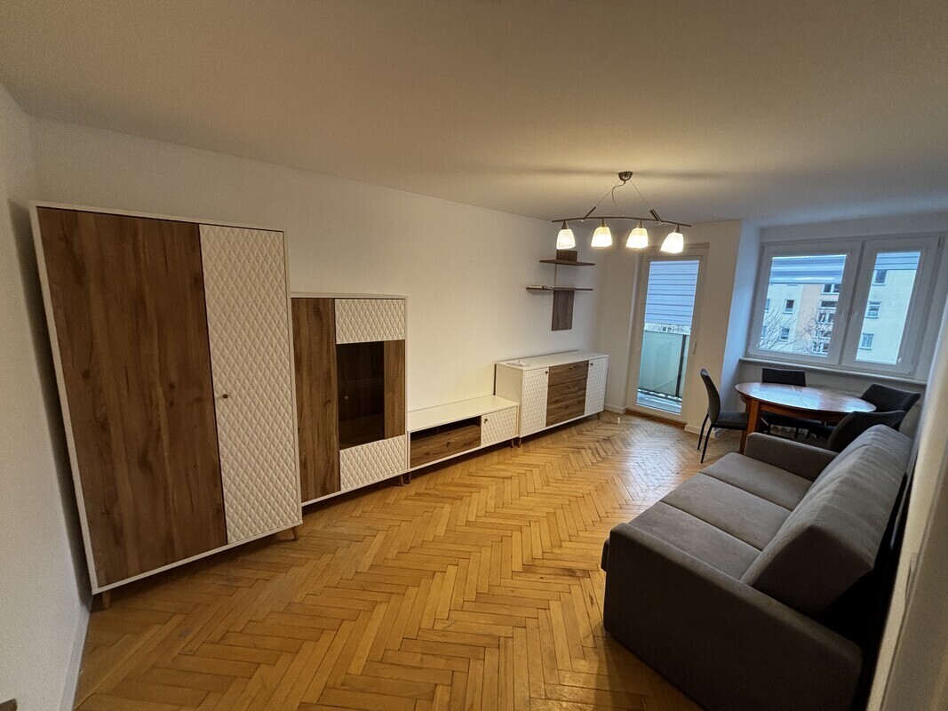 Elbląg Słoneczne, umeblowane, dwupokojowe mieszkanie do wynajęcia. Płk S. Dąbka, na wysokości rynku i parku Kajki. 