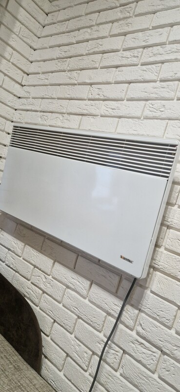 Elbląg Sprzedam Grzejnik Elektryczny 2500 W. 
Wiszący. 
Dwa zakresy grzania. Stan bardzo dobry.