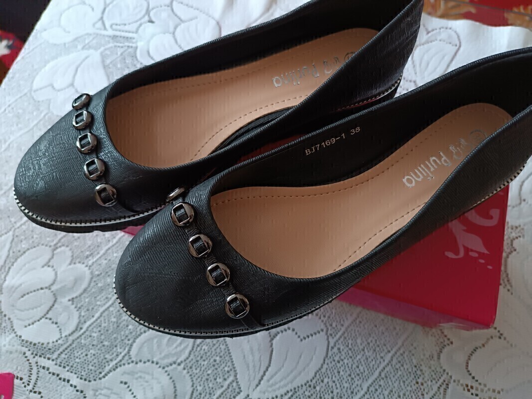 Elbląg Sprzedam nowe baleriny w rozmiarze 38 w kolorze czarnym na płaskiej platformie. Długość wkładki 24 cm.