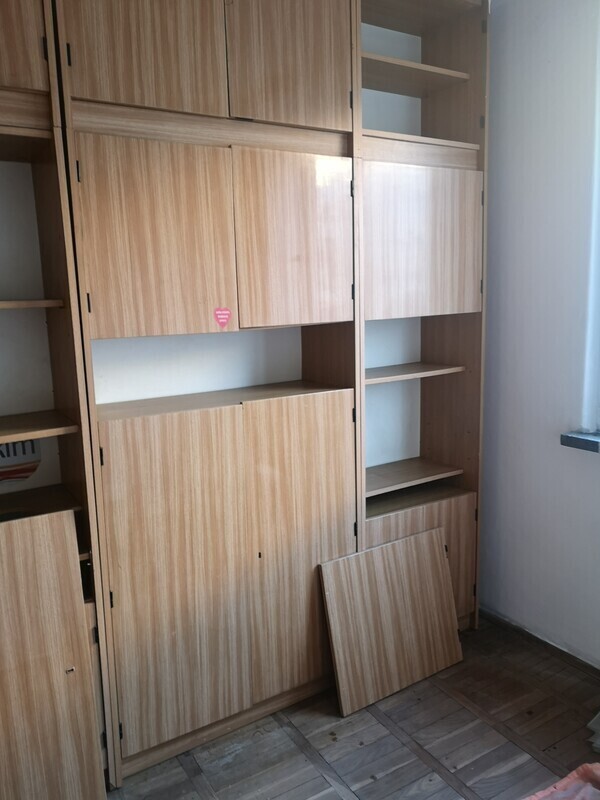 Elbląg Pilnie oddam za darmo meblościankę Koszalin jasny kolor, imitacja drewna, na wysoki połysk w bdb. stanie.