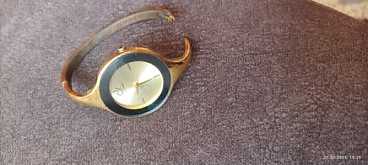 Elbląg Mam do sprzedania używany damski zegarek, taki jak na foto. .Oraz ładny nowy budzik. .Cena za pojedyncze