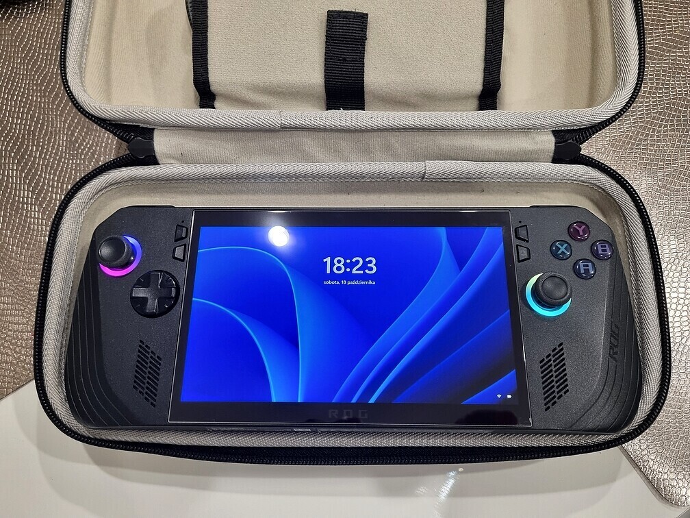 Elbląg 1.Zdecydowanie kupię konsolę Playstation 5 PRO 2TB najlepiej nową zapakowaną. 
2.Sprzedam konsolkę przenośną