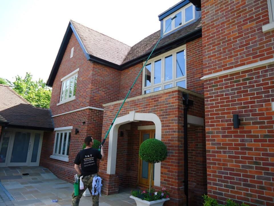 Elbląg ✨ Mycie kostki brukowej, okien, elewacji, dachów oraz paneli fotowoltaicznych &ndash; kompleksowo i