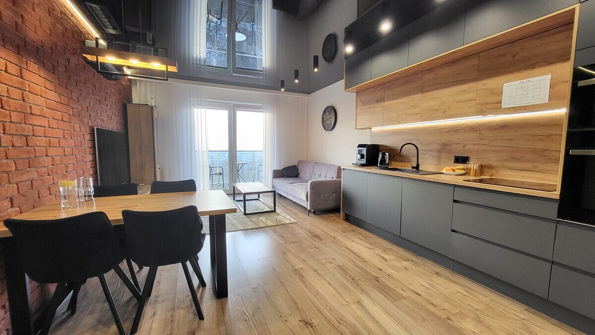 Elbląg KWADRAT NIERUCHOMOŚCI2 pokoje, wysoki standard wykończeniaKorona ElblągaVI piętro - windaduży balkon od