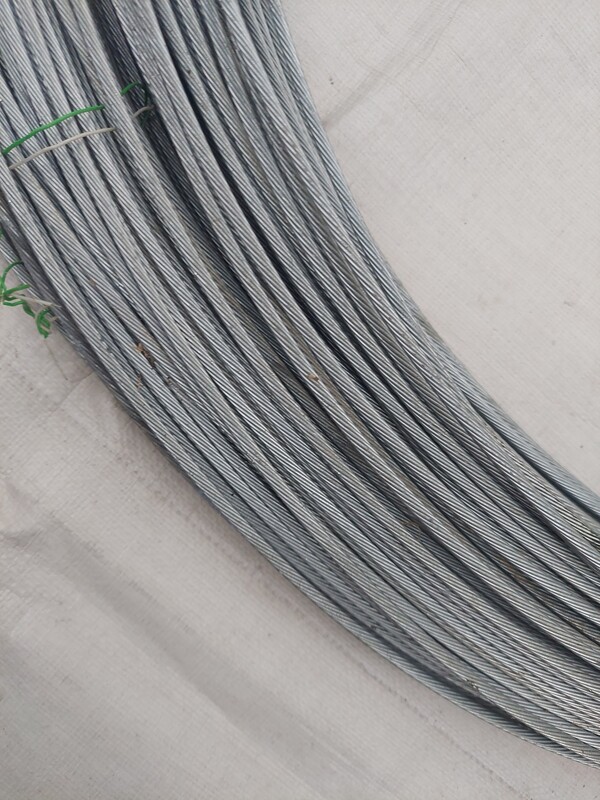 Elbląg Sprzedam nierdzewna stalową linkę o srednicy 5 mm. Długość 300 m. Cena 300 zł.