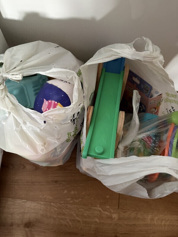 Elbląg Oddam dwie siatki zabawek dla 2-3 latka.