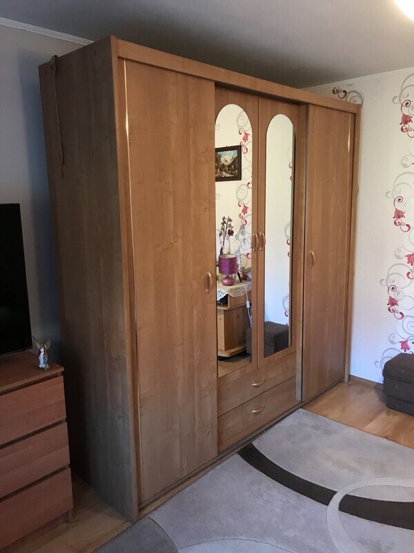 Elbląg Sprzedam szafę. Stan dobry. Wysokość 210 cm, szerokość 60 cm, długość 212 cm.