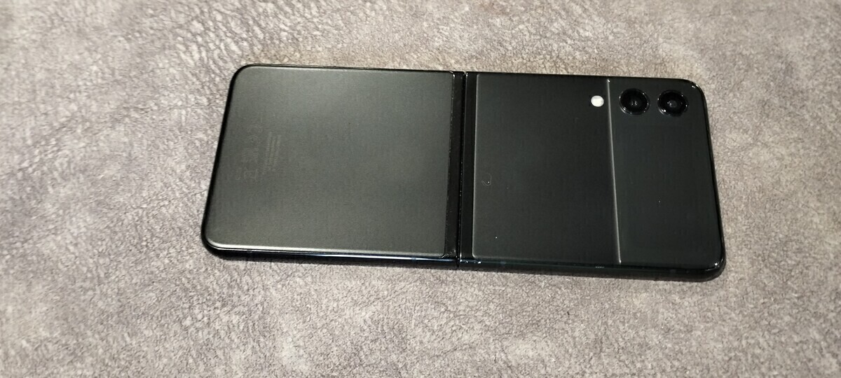 Elbląg SAMSUNG Z FLIP3  8/256 GB czarny, stan idealny, dodatkowe 2 etui,