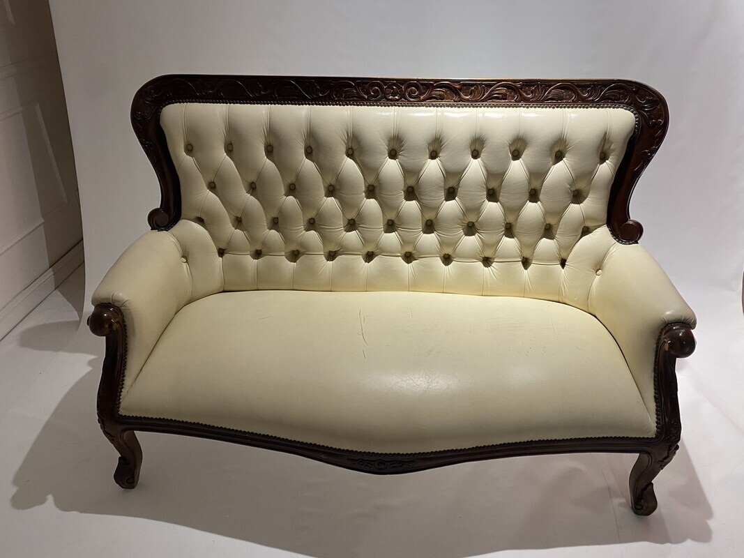 Elbląg Na sprzedaż sofa Ludwik
Ładne zdobienia
Wymaga renowacji