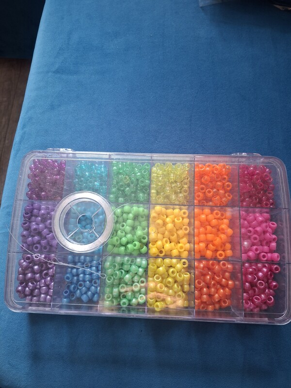 Elbląg Oddam za darmo używany zestaw do robienia bransoletek.