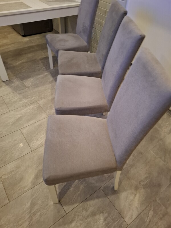 Elbląg Sprzedam 4 krzesla w kolorze szarym. Cena 100 zł. za szt.