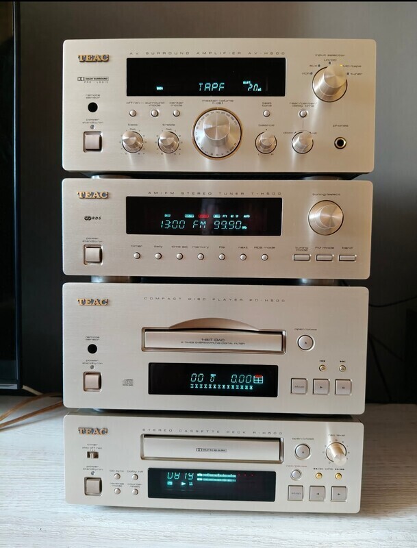 Elbląg Sprzedam wieże TEAC H500 referencyjny wzmacniacz o dużej mocy 2x80W. W zestawie tuner, odtwarzacz CD i decka